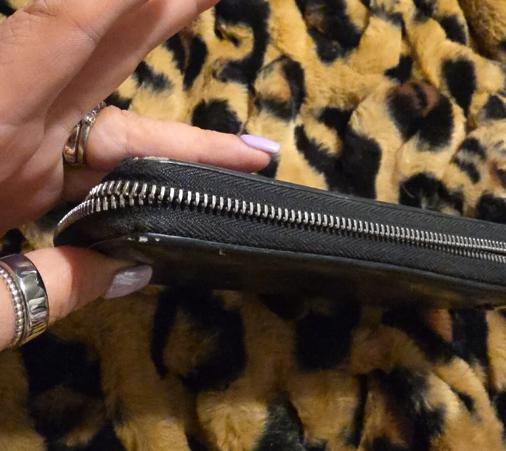 Gucci Black Leather Zip Card Holder with Silver Logo